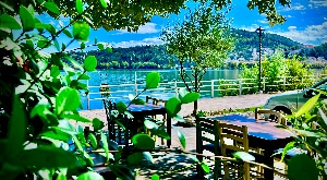 Service offered at PAPIA Pizza Restaurant Kastoria – OUTDOOR SEATING
